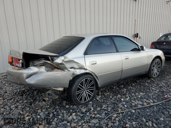 1998 Lexus ES 300 Luxury Sport Sdn with VIN JT8BF28G8W5021578, listed as a Copart auction lot 80336154 with 226,361 mi miles and Salvage Title. Bid and sale history available at carsss.com. Image 3.