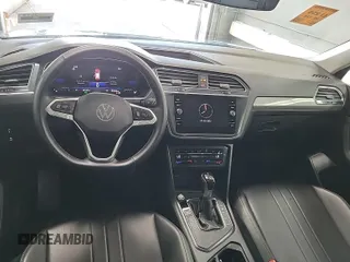 2024 Volkswagen Tiguan SE z VIN 3VV3B7AX7RM106937, wystawiony jako IAAI lot #42845192 z przebiegiem 32 134 mil mil oraz . Historia ofert i sprzedaży dostępna na DreamBid. Obrazek 50.