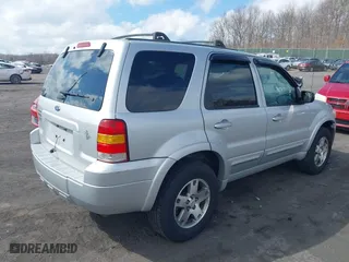 2005 Ford Escape Limited with VIN 1FMYU94125KA81010, listed as a IAAI auction lot 41865373 with 123,972 mi miles. Bid and sale history available at carsss.com. Image 4.