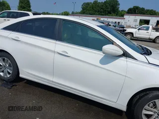 2013 Hyundai Sonata GLS z VIN 5NPEB4AC0DH566586, wystawiony jako IAAI lot #42329993 z przebiegiem 118 089 mil mil oraz . Historia ofert i sprzedaży dostępna na DreamBid. Obrazek 13.