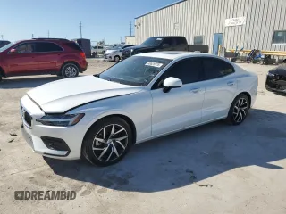 2020 Volvo S60 Momentum with VIN 7JR102FK7LG038685, listed as a Copart auction lot 48629725 with 55,746 mi miles and Salvage Title. Bid and sale history available at carsss.com. Image 1.
