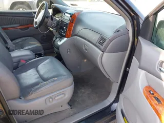 2010 Toyota Sienna XLE z VIN 5TDYK4CC4AS310757, wystawiony jako IAAI lot #42496526 z przebiegiem 238 468 mil mil oraz . Historia ofert i sprzedaży dostępna na DreamBid. Obrazek 5.