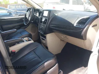 2014 Chrysler Town & Country Touring z VIN 2C4RC1BG5ER440551, wystawiony jako IAAI lot #42265340 z przebiegiem 167 068 mil mil oraz . Historia ofert i sprzedaży dostępna na DreamBid. Obrazek 5.