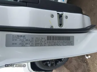 2019 Jeep Cherokee Latitude Plus z VIN 1C4PJLLX8KD160404, wystawiony jako IAAI lot #42281376 z przebiegiem 20 566 mil mil oraz . Historia ofert i sprzedaży dostępna na DreamBid. Obrazek 9.