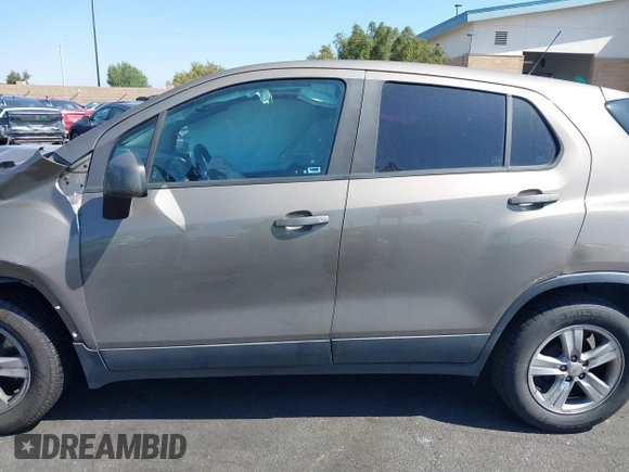 2020 Chevrolet Trax LS with VIN KL7CJKSB3LB353522, listed as a IAAI auction lot 42100884 with Not provided miles and . Bid and sale history available at DreamBid. Image 15.