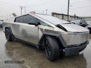 2024 Tesla Cybertruck z VIN 7G2CEHED6RA010128, wystawiony jako Copart lot #45325565 z przebiegiem 8 331 mil mil oraz Szkoda całkowita • Salvage title. Historia ofert i sprzedaży dostępna na DreamBid. Obrazek 4.