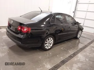 2010 Volkswagen Jetta Limited Edition с VIN 3VWAX7AJ0AM074675, выставлен на аукционе IAAI как лот 41962596 с пробегом 101 465 миль миль и . История ставок и продаж доступна на DreamBid. Изображение 4.