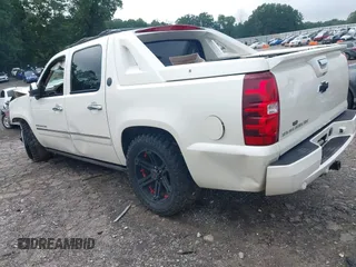 2013 Chevrolet Avalanche LTZ with VIN 3GNMCGE01DG280823, listed as a IAAI auction lot 42523302 with 193,255 mi miles and . Bid and sale history available at DreamBid. Image 3.