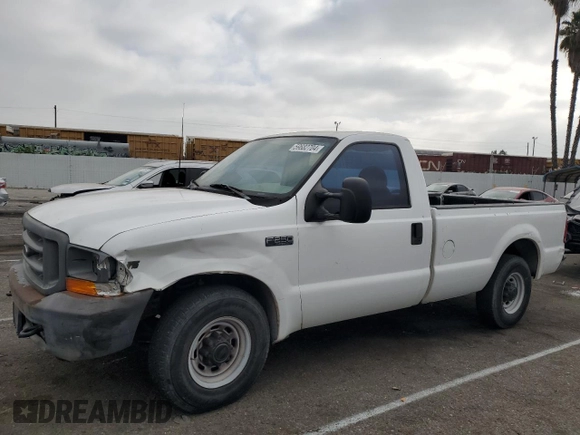 2000 Ford Super Duty F-250 XL with VIN 1FTNF20SXYEE41859, listed as a Copart auction lot 59682704 with 190,234 mi miles and Salvage Title. Bid and sale history available at carsss.com. Image 1.