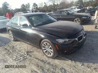 2016 BMW 3 Series 320i xDrive z VIN WBA8A3C58GK688480, wystawiony jako IAAI lot #35932271 z przebiegiem Nie podano mil oraz . Historia ofert i sprzedaży dostępna na DreamBid. Obrazek 1.