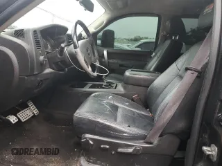 2012 GMC Sierra 2500HD SLE z VIN 1GT120CG6CF169156, wystawiony jako Copart lot #52860205 z przebiegiem 106 505 mil mil oraz Szkoda całkowita • Salvage title. Historia ofert i sprzedaży dostępna na DreamBid. Obrazek 7.