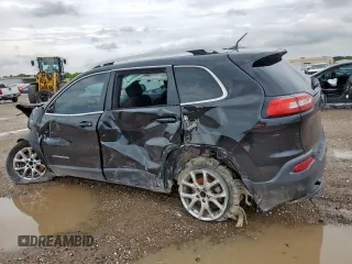2016 Jeep Cherokee Latitude with VIN 1C4PJLCB2GW302486, listed as a Copart auction lot 60652285 with 113,875 mi miles and Salvage title. Bid and sale history available at DreamBid. Image 2.