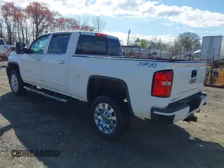 2015 GMC Sierra 2500HD Denali z VIN 1GT120E85FF641373, wystawiony jako IAAI lot #41791280 z przebiegiem 281 137 mil mil oraz . Historia ofert i sprzedaży dostępna na DreamBid. Obrazek 3.
