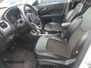 2020 Jeep Compass North z VIN 3C4NJDBB7LT228982, wystawiony jako Copart lot #55665605 z przebiegiem 33 715 mil mil oraz Szkoda całkowita • Salvage title. Historia ofert i sprzedaży dostępna na DreamBid. Obrazek 7.