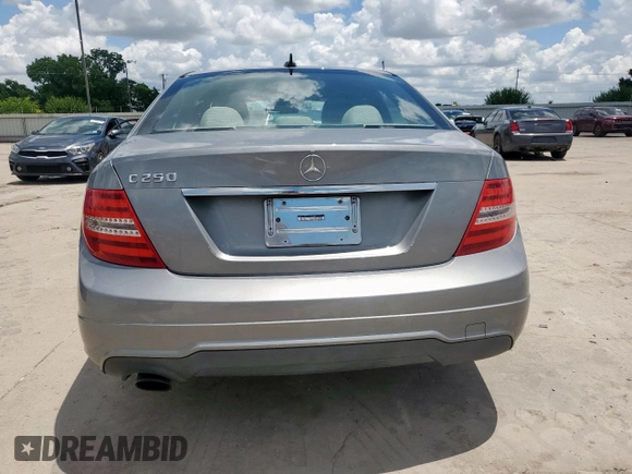 2012 Mercedes-Benz C 250 Sport с VIN WDDGF4HB1CR196188, выставлен на аукционе Copart как лот 62579975 с пробегом Не указан миль и Чистый • Clean title. История ставок и продаж доступна на DreamBid. Изображение 6.
