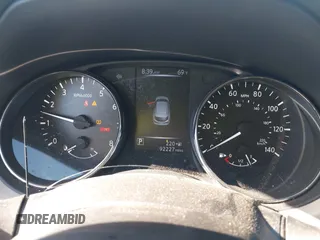 2017 Nissan Rogue SL z VIN JN1BJ1CR5HW101326, wystawiony jako IAAI lot #42198432 z przebiegiem 92 227 mil mil oraz . Historia ofert i sprzedaży dostępna na DreamBid. Obrazek 7.