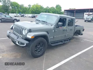 2021 Jeep Gladiator High Altitude z VIN 1C6HJTFG1ML597807, wystawiony jako IAAI lot #42336812 z przebiegiem 46 450 mil mil oraz . Historia ofert i sprzedaży dostępna na DreamBid. Obrazek 2.