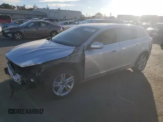 2015 Volvo V60 z VIN YV1612SB6F1211119, wystawiony jako Copart lot #77466004 z przebiegiem 144 388 mil mil oraz Szkody całkowita. Historia ofert i sprzedaży dostępna na DreamBid. Obrazek 1.