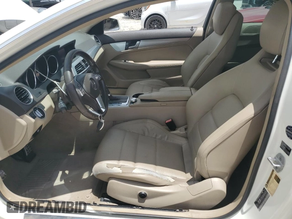2012 Mercedes-Benz C 250 с VIN WDDGJ4HB0CF820966, выставлен на аукционе Copart как лот 63697624 с пробегом 136 741 миль миль и На запчасти • Non repairable. История ставок и продаж доступна на DreamBid. Изображение 7.
