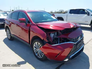 2022 Toyota Venza LE with VIN JTEAAAAH1NJ106479, listed as a IAAI auction lot 41764101 with 31,848 mi miles. Bid and sale history available at carsss.com. Image 1.