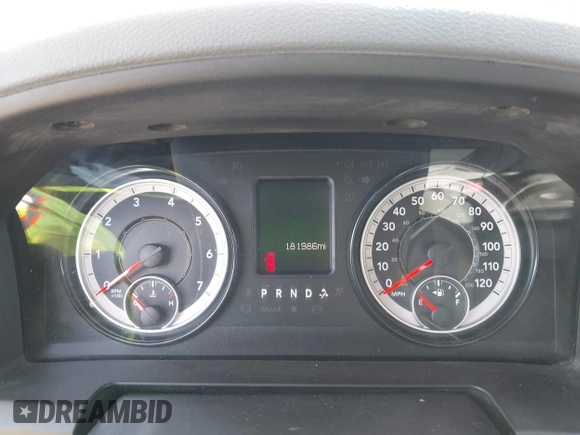 2018 Ram 1500 Tradesman z VIN 1C6RR6FG3JS341748, wystawiony jako IAAI lot #41764375 z przebiegiem 181 986 mil mil oraz . Historia ofert i sprzedaży dostępna na DreamBid. Obrazek 7.