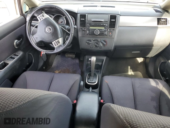 2007 Nissan Versa SL z VIN 3N1BC13E17L414305, wystawiony jako Copart lot #45171315 z przebiegiem 150 291 mil mil oraz Szkoda całkowita • Salvage title. Historia ofert i sprzedaży dostępna na DreamBid. Obrazek 8.