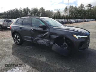 2024 Volvo XC60 Plus Dark Theme z VIN YV4H60DLXR1849191, wystawiony jako Copart lot #50136745 z przebiegiem 12 752 mil mil oraz Szkoda całkowita • Salvage title. Historia ofert i sprzedaży dostępna na DreamBid. Obrazek 4.