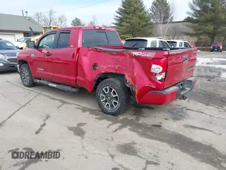 2017 Toyota Tundra SR z VIN 5TFUY5F14HX666949, wystawiony jako IAAI lot #41685402 z przebiegiem 108 628 mil mil oraz . Historia ofert i sprzedaży dostępna na DreamBid. Obrazek 3.