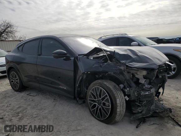 2024 Ford Mustang Mach-E Premium z VIN 3FMTK3R78RMA23282, wystawiony jako Copart lot #88931835 z przebiegiem Nie podano mil oraz Szkoda całkowita • Salvage title. Historia ofert i sprzedaży dostępna na DreamBid. Obrazek 4.