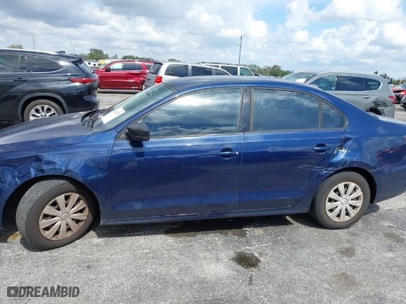 2014 Volkswagen Jetta Sedan S with VIN 3VW2K7AJ9EM391783, listed as a IAAI auction lot 41623537 with 181,097 mi miles. Bid and sale history available at carsss.com. Image 6.