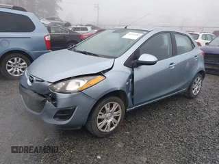 2013 Mazda 2 Sport z VIN JM1DE1KZ0D0167646, wystawiony jako IAAI lot #41335289 z przebiegiem 48 380 mil mil oraz . Historia ofert i sprzedaży dostępna na DreamBid. Obrazek 2.