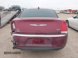 2020 Chrysler 300 Limited with VIN 2C3CCAKG3LH142027, listed as a IAAI auction lot 41532381 with 123,703 mi miles. Bid and sale history available at carsss.com. Image 16.