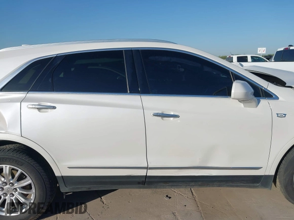 2018 Cadillac XT5 Luxury FWD z VIN 1GYKNCRS3JZ143354, wystawiony jako IAAI lot #41973536 z przebiegiem 101 327 mil mil oraz . Historia ofert i sprzedaży dostępna na DreamBid. Obrazek 13.