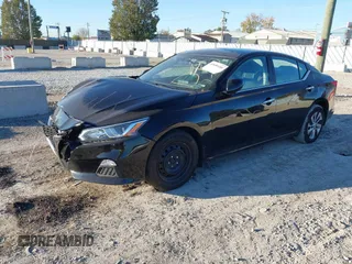 2019 Nissan Altima 2.5 S with VIN 1N4BL4BW5KC144319, listed as a IAAI auction lot 40689180 with 84,199 mi miles. Bid and sale history available at carsss.com. Image 2.