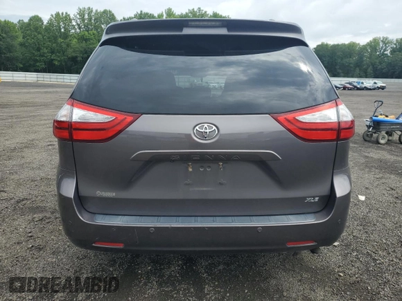 2015 Toyota Sienna XLE z VIN 5TDYK3DC1FS574647, wystawiony jako Copart lot #64163905 z przebiegiem 144 403 mil mil oraz Szkoda całkowita • Salvage title. Historia ofert i sprzedaży dostępna na DreamBid. Obrazek 6.