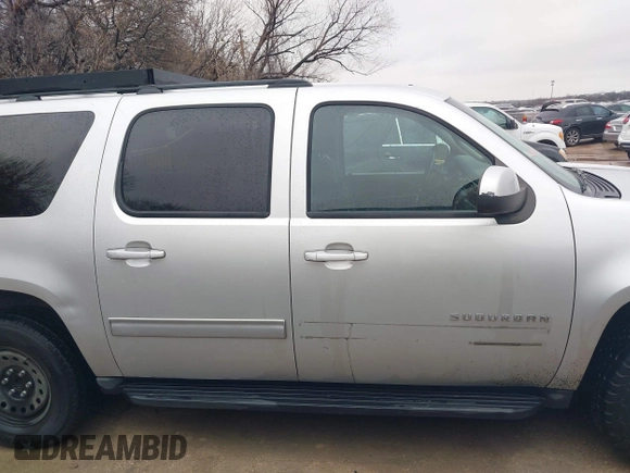 2014 Chevrolet Suburban LS with VIN 1GNSCHE08ER217393, listed as a IAAI auction lot 41563635 with 212,852 mi miles. Bid and sale history available at carsss.com. Image 13.