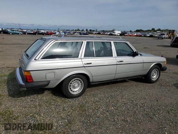 1985 Mercedes-Benz 300 with VIN WDBAB93C5FF030673, listed as a Copart auction lot 52360325 with 171,214 mi miles and Clean Title. Bid and sale history available at DreamBid. Image 3.