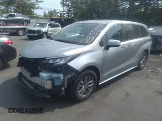 2021 Toyota Sienna LE with VIN 5TDKRKEC3MS029220, listed as a IAAI auction lot 36679138 with 60,424 mi miles. Bid and sale history available at carsss.com. Image 2.