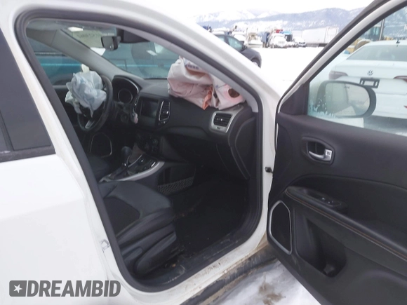 2018 Jeep Compass Latitude with VIN 3C4NJDBB8JT256755, listed as a IAAI auction lot 41523061 with 50,675 mi miles. Bid and sale history available at carsss.com. Image 5.