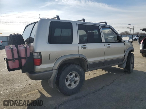 2001 Isuzu Trooper S with VIN JACDJ58X117J11550, listed as a Copart auction lot 46323185 with 236,762 mi miles and Salvage title. Bid and sale history available at DreamBid. Image 3.