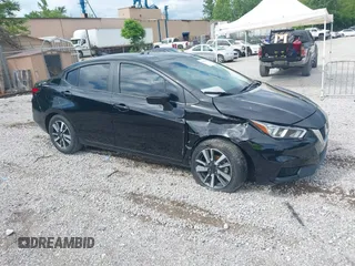 2021 Nissan Versa SV z VIN 3N1CN8EVXML862025, wystawiony jako IAAI lot #42176997 z przebiegiem 85 790 mil mil oraz . Historia ofert i sprzedaży dostępna na DreamBid. Obrazek 1.