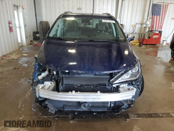 2017 Chrysler Pacifica Limited with VIN 2C4RC1GG7HR812727, listed as a Copart auction lot 63574525 with 172,424 mi miles and Clean title. Bid and sale history available at DreamBid. Image 5.