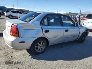 2003 Hyundai Accent GL z VIN KMHCG45C63U413388, wystawiony jako Copart lot #88979235 z przebiegiem 240 928 mil mil oraz Szkoda całkowita • Salvage title. Historia ofert i sprzedaży dostępna na DreamBid. Obrazek 3.