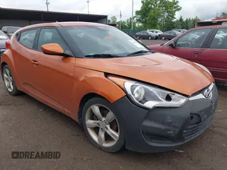 2012 Hyundai Veloster w/Gray Int z VIN KMHTC6AD3CU057620, wystawiony jako IAAI lot #42320549 z przebiegiem 113 491 mil mil oraz . Historia ofert i sprzedaży dostępna na DreamBid. Obrazek 1.