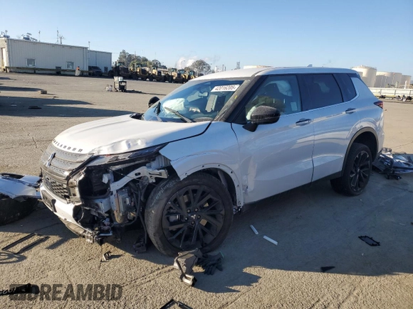 2023 Mitsubishi Outlander SE z VIN JA4J3UA81PZ031071, wystawiony jako Copart lot #42016205 z przebiegiem 40 627 mil mil oraz Szkoda całkowita • Salvage title. Historia ofert i sprzedaży dostępna na DreamBid. Obrazek 1.