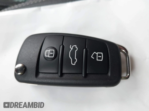 2024 Audi Q3 S line Premium Plus z VIN WA1EECF39R1107267, wystawiony jako IAAI lot #40791219 z przebiegiem 26 658 mil mil oraz . Historia ofert i sprzedaży dostępna na DreamBid. Obrazek 11.