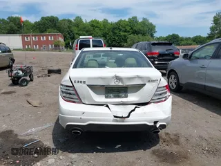 2013 Mercedes-Benz C 300 Sport с VIN WDDGF8AB1DA793939, выставлен на аукционе IAAI как лот 42537158 с пробегом 211 600 миль миль и . История ставок и продаж доступна на DreamBid. Изображение 16.