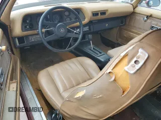 1974 Chevrolet Camaro z VIN 1Q87H4N107244, wystawiony jako Copart lot #59437545 z przebiegiem 70 635 mil mil oraz Czysty tytuł • Clean title. Historia ofert i sprzedaży dostępna na DreamBid. Obrazek 8.