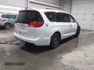 2017 Chrysler Pacifica Touring L z VIN 2C4RC1BG8HR803137, wystawiony jako IAAI lot #41661643 z przebiegiem 113 700 mil mil oraz . Historia ofert i sprzedaży dostępna na DreamBid. Obrazek 4.