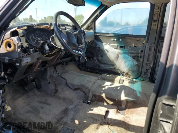 2002 GMC Yukon SLT z VIN 1GKEC13TX2R241172, wystawiony jako Copart lot #47281635 z przebiegiem Nie podano mil oraz Szkoda całkowita • Salvage title. Historia ofert i sprzedaży dostępna na DreamBid. Obrazek 7.
